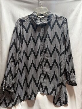 NY Collection Black and White Chevron Button-Front Blouse